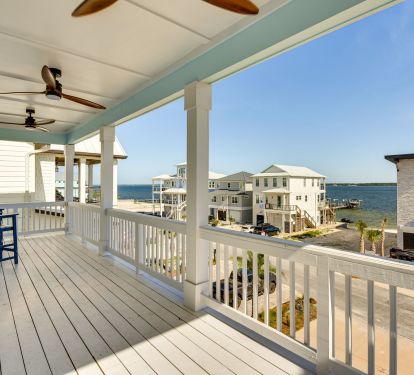 Navarre Vacation Rental | 6BR | 5BA | 2,850 Sq Ft | Step-Free Access