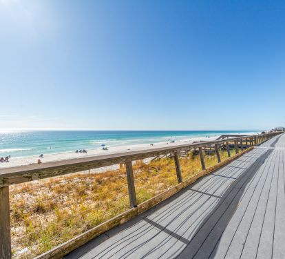 Easy beach access 
