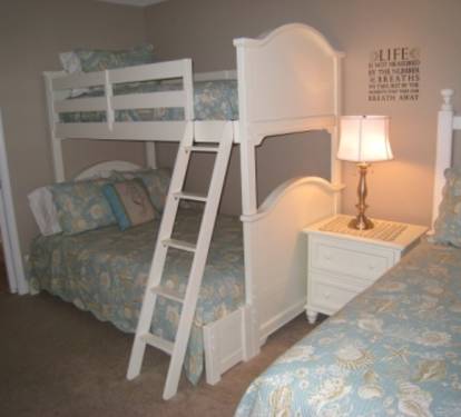 Bedroom with Queen bed and bunk w/full bottom - great for families!