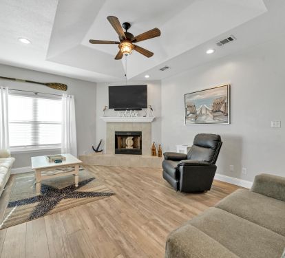 Living room with 55 inch SMART TV!
