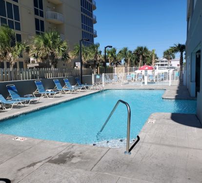 Large Indoor/outdoor heated pool with indoor &amp; outdoor hot tubs &amp; kiddie pool