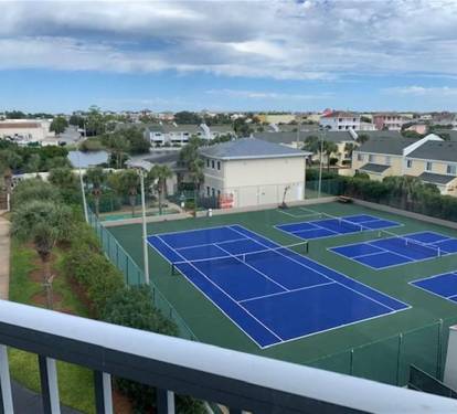 Tennis &amp; Pickleball Courts