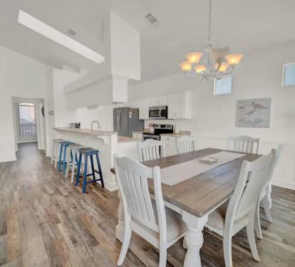 Dining Room seats 6