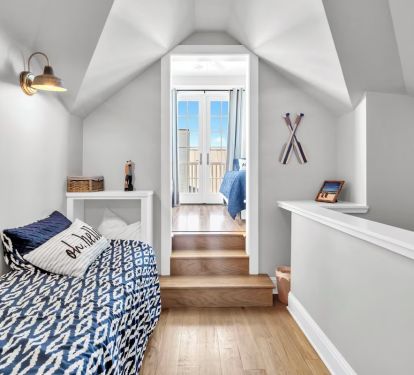 3rd Floor Crow's Nest Loft - small twin