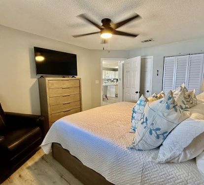 Screen, Cushion, Home Decor, Indoors, Appliance