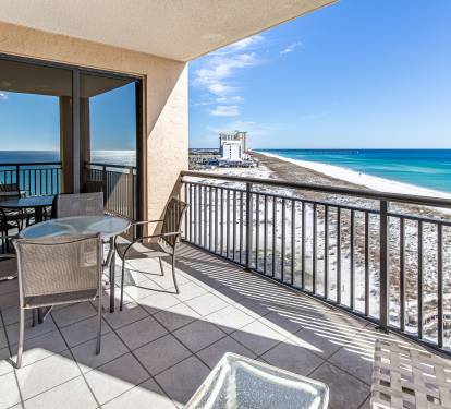 Balcony to sit and enjoy your coffee while listing to the waves come in