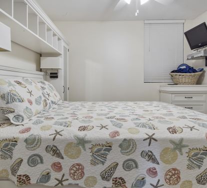 Bedroom has ceiling fan and Cable TV with Roku for more viewing options