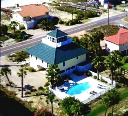 Ariel view of Sea Breeze; 70 steps to the beach!