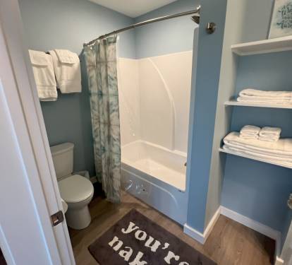 Bunk bathroom with tub