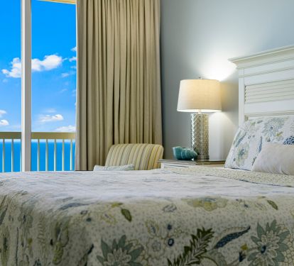 See the water from your bed! 