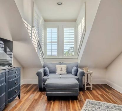 Sitting area in master suite