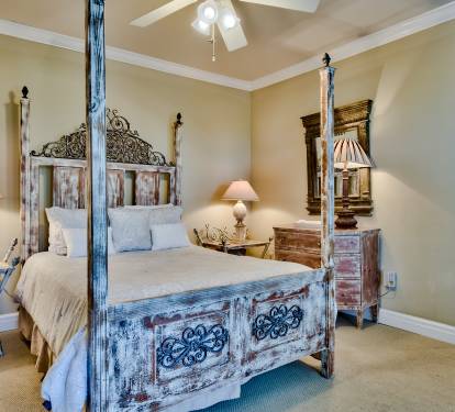 THIRD BEDROOM QUEEN SIZE BED