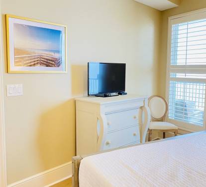 2nd master with gulf view, king bed and attached bath