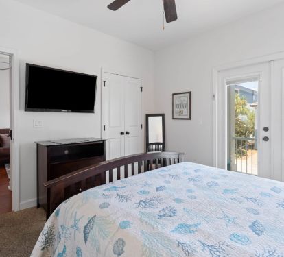 2nd Floor Queen Bedroom #3
