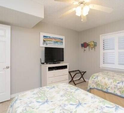 2nd Bedroom with twin beds and TV