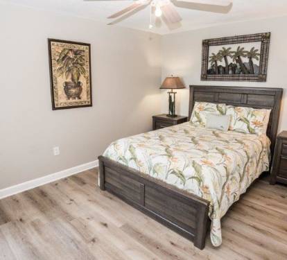 2nd Bedroom with Queen Bed