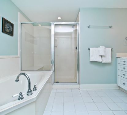 HUGE 2nd bathroom off the 2nd master. Both bathrooms have hair dryers.