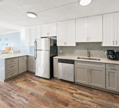 Everything you will need to enjoy dinner in the unit.