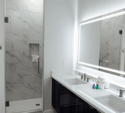 1st floor master bathroom