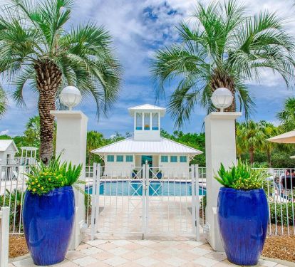 Guests have access to tennis courts, playground, beachclub &amp; 3 community pools, 