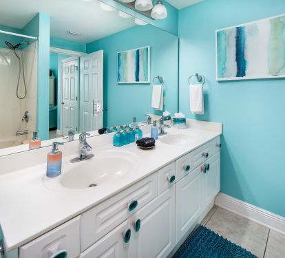 Primary en suite bath has double sinks, tub and shower! 