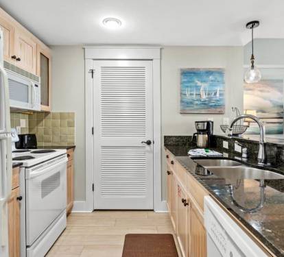 Fridge, stovetop