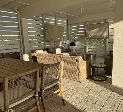Outdoor dining and seating area with big screen TV&rsquo;s