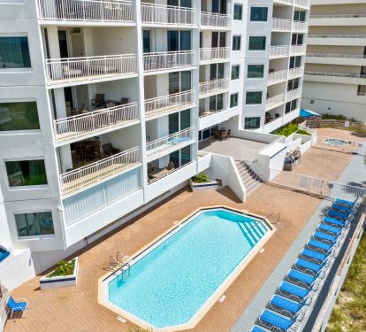 Beachfront pool and hot tub 