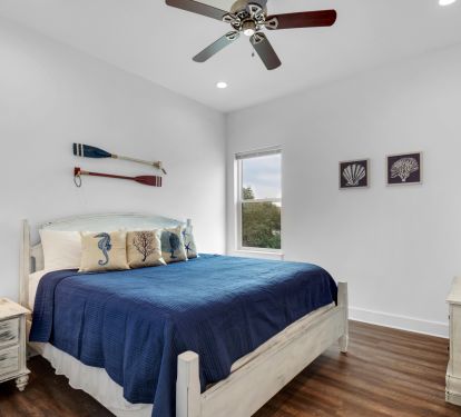 Upstair King Bedroom with private bathroom