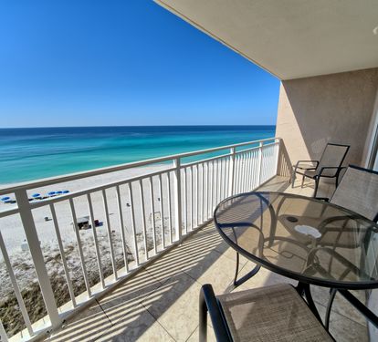 Oceanfront balcony w/ Table &amp; Chair set 