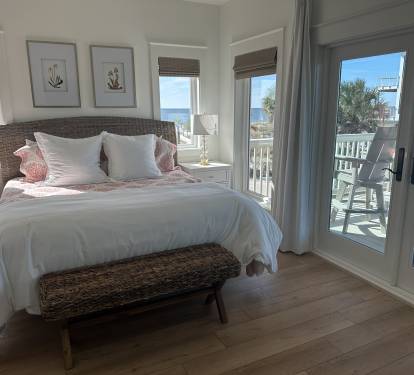 Bedroom 2: Master Suite, Gulf View with Deck access, Smart TV