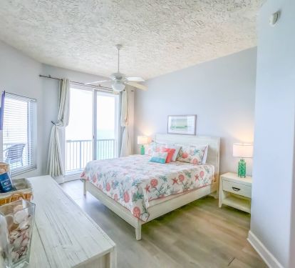 Master Bedroom (King Bed) with Balcony Access &amp; Gulf View