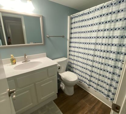 Private Bathroom for Second Bedroom (tub/shower combo)
