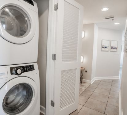 Full size washer/dryer in unit