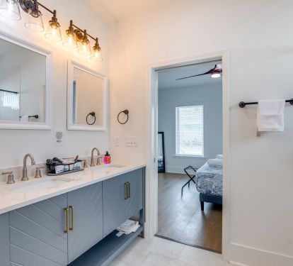 En-Suite Bathroom | Shower | Walk-In Closet | 2nd Floor
