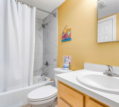 Queen Bathroom