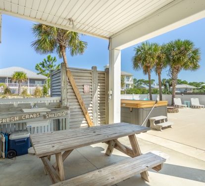 Picnic table. h/c shower, fish cleaning sink