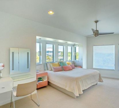 One of 5 king bedroom suites with en suite bath