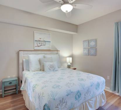 Bedroom with Queen Size Bedroom