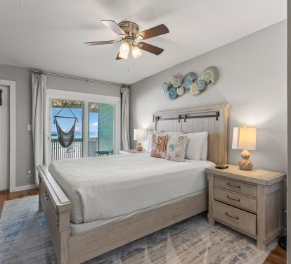 Lower level Beachside Bedroom with a Queen Bed and a Daybed with trundle