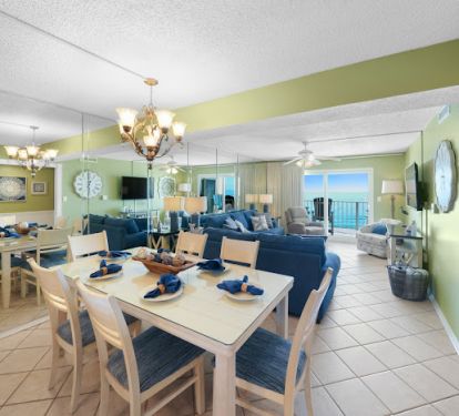 Living Room / Dining room to have family dinners or game night! 
