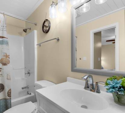 Full Bath with large vanity 