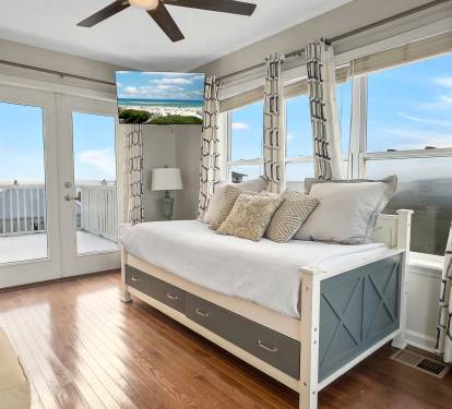 Crows Nest with Day Bed and Incredible Views of the Gulf and the Bay