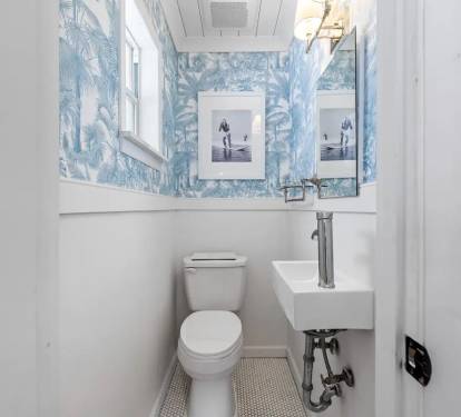 Quaint 1/2 bath off of Master bedroom