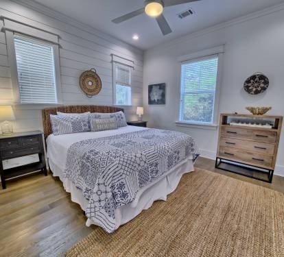 1ST FLOOR MASTER KING BEDROOM