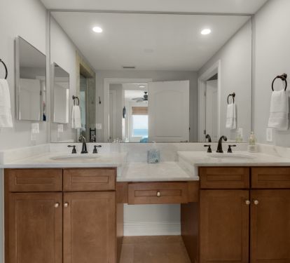 One of the few Indigo units with white quartz countertops - very nice