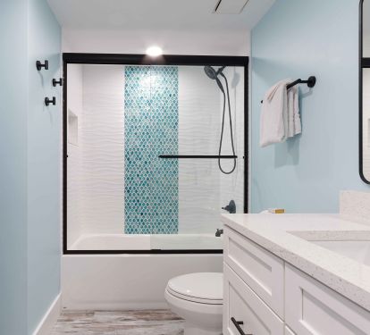 Hallway Bathroom with tub