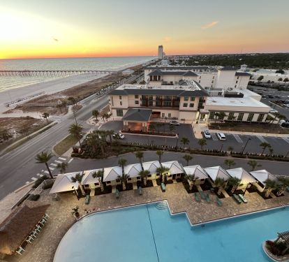 MERMAID'S MASSIVE ZERO CLEARANCE POOL IS WAITING FOR YOU!