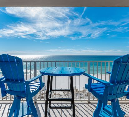 Enjoy your front-row view of the SPECTACULAR Emerald Coast in our 2-bed condo!