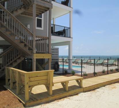 RINSE OFF DECK W/SHOWER &amp; WRAP AROUND BENCH &amp; AMAZING GULF FRONT VIEWS